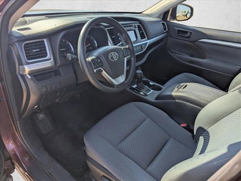 Used 2015 Toyota Highlander LE image 9