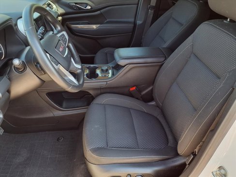 Used 2023 GMC Acadia SLE w/ Driver Convenience Package image 3