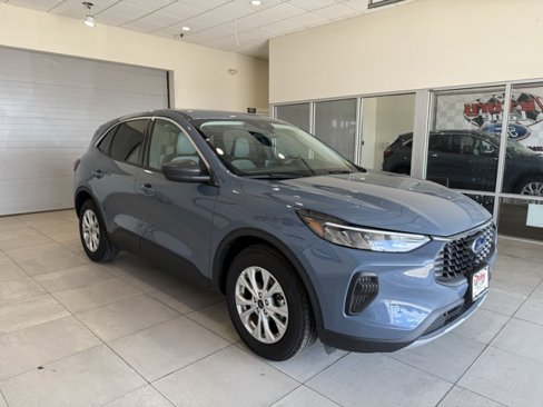 Used 2024 Ford Escape Active w/ Cold Weather Package image 4