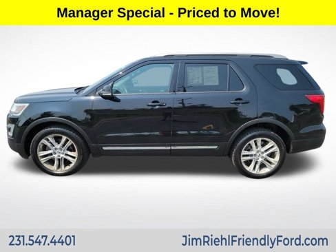 Used 2017 Ford Explorer XLT w/ Equipment Group 202A image 2