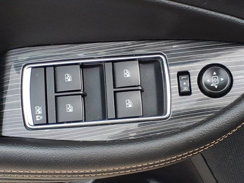 Used 2017 Chevrolet Impala LT image 18