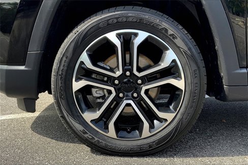 Used 2022 Jeep Compass Limited image 9