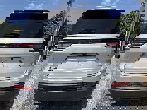 Used 2024 Jeep Grand Cherokee Altitude image 6