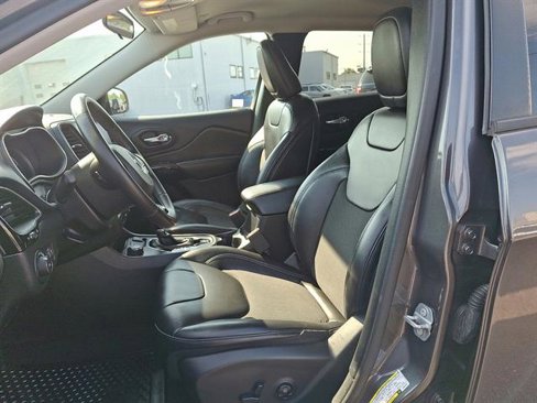 Used 2020 Jeep Cherokee Latitude Plus image 13