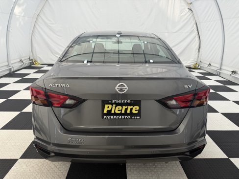 Used 2023 Nissan Sentra SV image 3