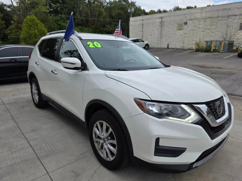 Used 2020 Nissan Rogue SV image 11