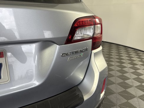 Used 2016 Subaru Outback 2.5i Premium image 6