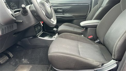 Used 2019 Mitsubishi Outlander ES image 22