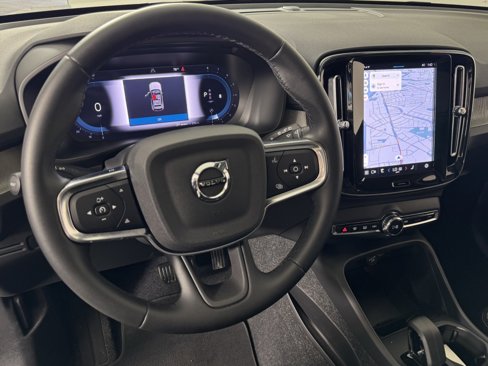 Certified 2025 Volvo XC40 B5 Core image 19