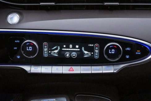 Certified 2022 Genesis GV70 2.5T w/ Advanced Package image 18
