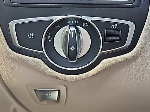 Used 2021 Mercedes-Benz GLC 300 4MATIC image 26
