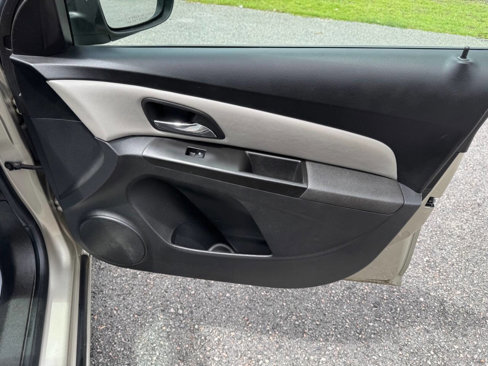 Used 2013 Chevrolet Cruze LS image 30