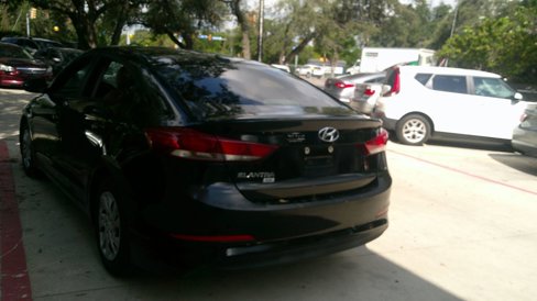 Used 2017 Hyundai Elantra SE image 5