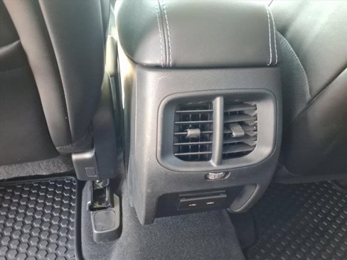 Used 2019 Jeep Cherokee Latitude Plus w/ Cold Weather Group image 7