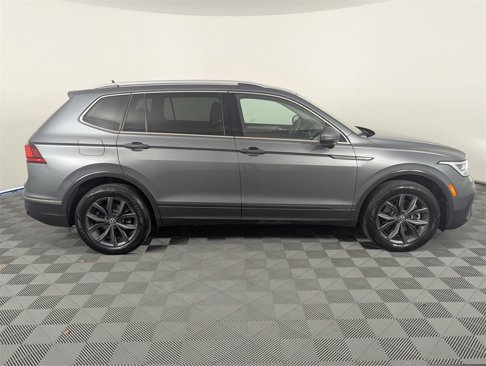 Used 2022 Volkswagen Tiguan SE image 8