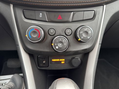 Used 2022 Chevrolet Trax LT w/ Sport Edition image 22