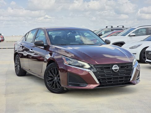 Used 2024 Nissan Altima 2.5 SV image 1