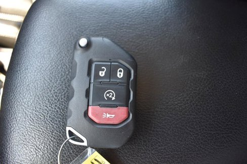 Used 2017 Volkswagen Tiguan S image 16