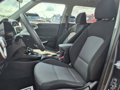 Used 2023 Kia Soul LX image 11