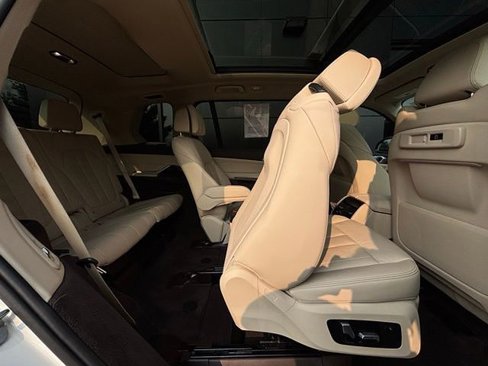 Used 2019 BMW X7 xDrive40i w/ Cold Weather Package image 38