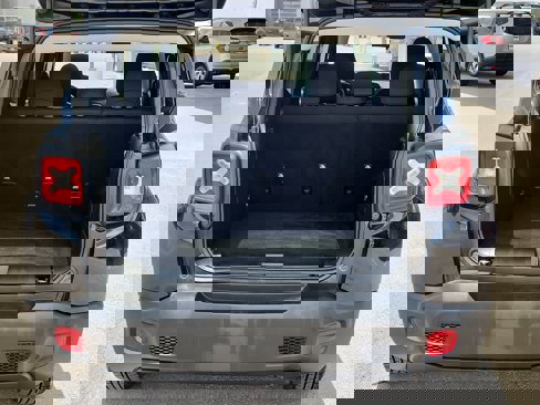 Used 2021 Jeep Renegade Latitude image 23