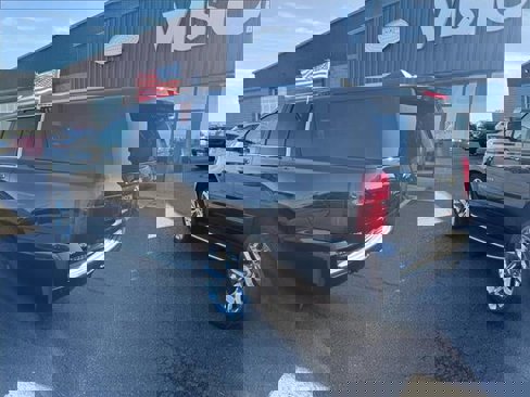 Used 2018 Chevrolet Suburban Premier image 7