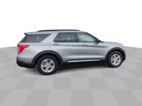 Used 2023 Ford Explorer XLT w/ Equipment Group 202A image 9