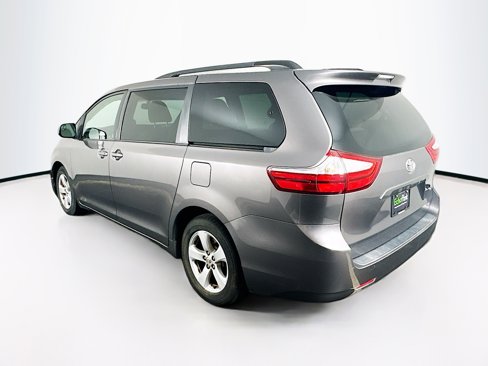 Used 2015 Toyota Sienna LE image 5