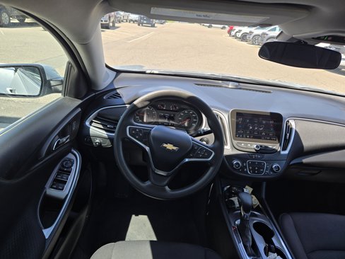 Used 2022 Chevrolet Malibu LT image 2
