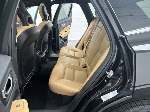 Used 2018 Volvo XC60 T5 Momentum w/ Convenience Package image 24