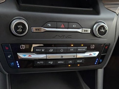 Used 2020 Ford Explorer Limited image 19