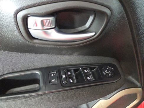 Used 2017 Jeep Renegade Latitude w/ Cold Weather Group image 28