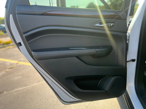 Used 2015 Cadillac SRX Luxury image 34