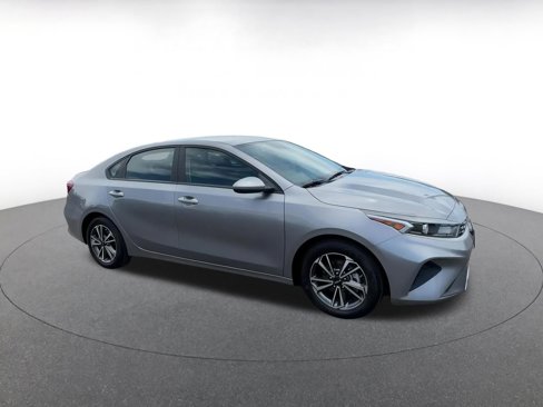 Used 2024 Kia Forte LXS image 2