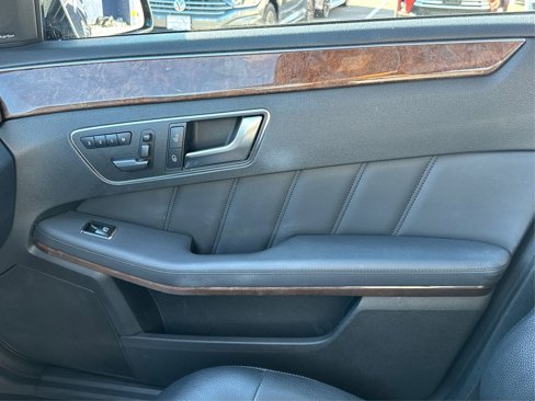 Used 2013 Mercedes-Benz E 350 4MATIC Sedan image 25