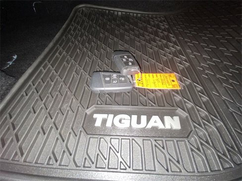 Used 2022 Volkswagen Tiguan SE R-Line image 30