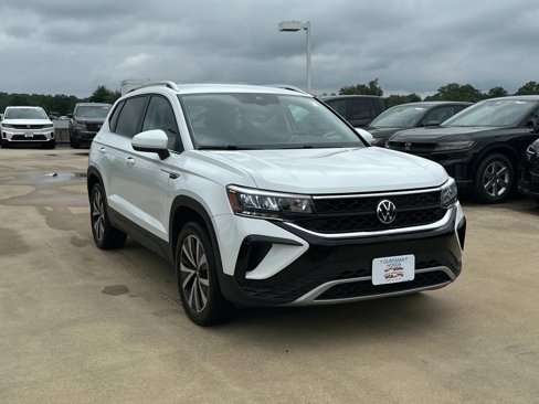Used 2022 Volkswagen Taos SE w/ IQ.Drive SE Package image 1