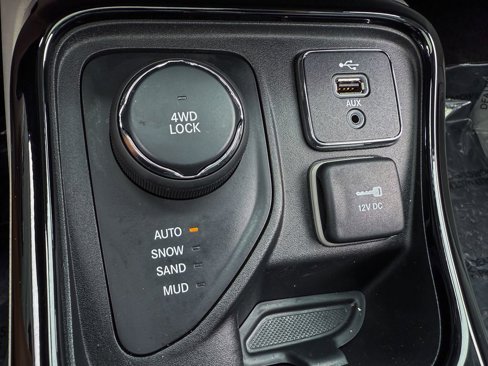 Used 2018 Jeep Compass Limited w/ Navigation Group image 24