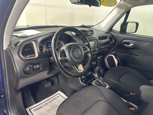 Used 2017 Jeep Renegade Latitude w/ Cold Weather Group image 19