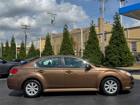 Used 2012 Subaru Legacy 2.5i image 2