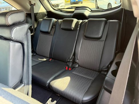 Used 2017 Toyota Highlander Plus image 11
