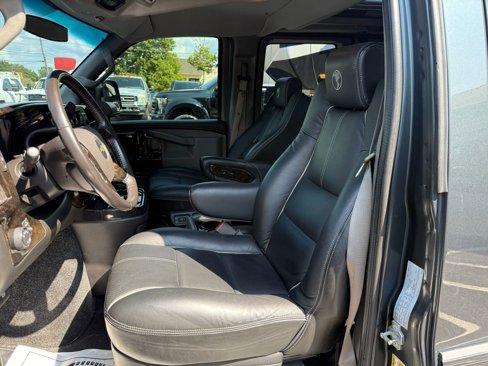 Used 2017 Chevrolet Express 2500 image 8