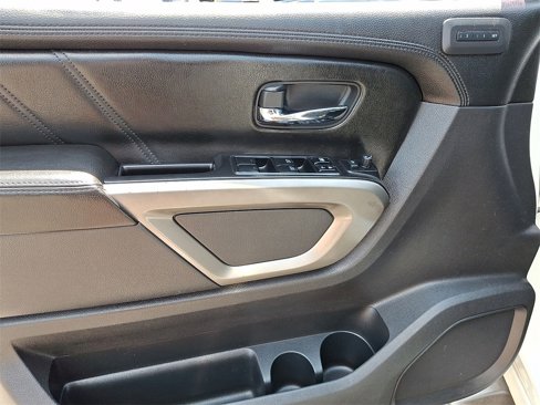 Used 2015 Nissan Armada Platinum image 10