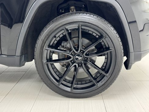 Used 2018 Jeep Grand Cherokee Limited image 43