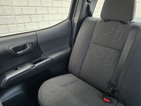 Used 2018 Toyota Tacoma TRD Sport image 47