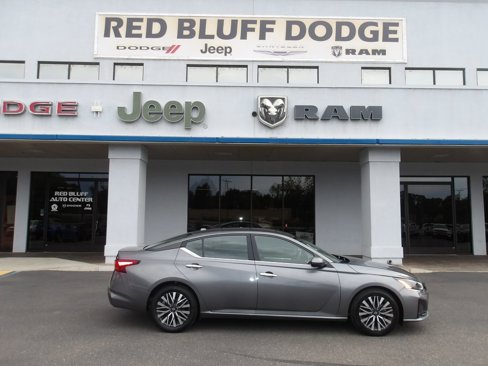 Used 2023 Nissan Altima 2.5 SV image 1