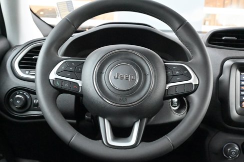Used 2018 Jeep Renegade Latitude image 20