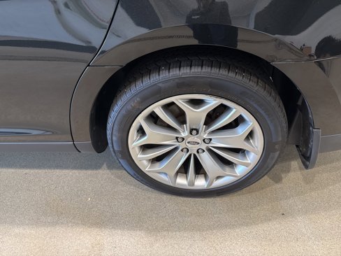 Used 2015 Ford Taurus Limited image 10