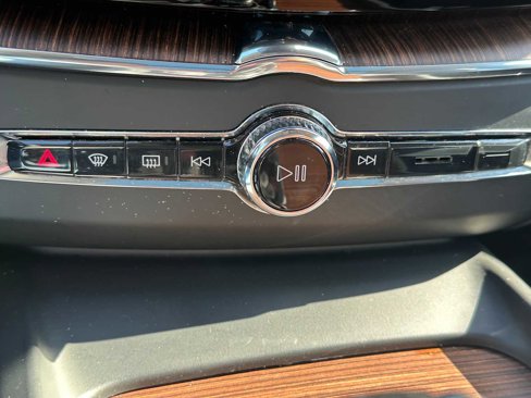 Used 2021 Volvo XC60 T5 Momentum w/ Premium Package image 28