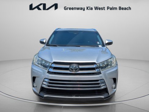 Used 2017 Toyota Highlander Limited image 3